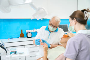 首頁 21 seriously orthodontist with orthodontic bracket in 2022 10 10 17 48 43 utc 1