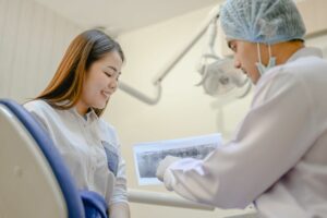 二次矯正 5 the dentist is looking at the patient s dental x r 2023 01 27 02 09 54 utc